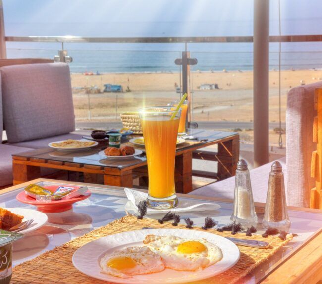 restaurant-petit-dejeuner-complet-breakfast_residence-blue-wave-lodge-imi-ouaddar_08